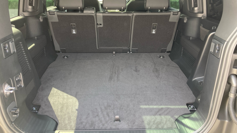 Land Rover Defender 3.0 D350 X-Dynamic SE 130 5dr Auto [8 Seat] Diesel Estate